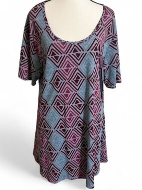LuLaRoe Top Sz 2XL PERFECT T Geometric Print Side Slit Short Sleeves Round Neck